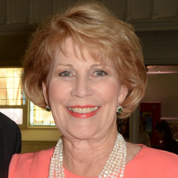 Shirley Domelle